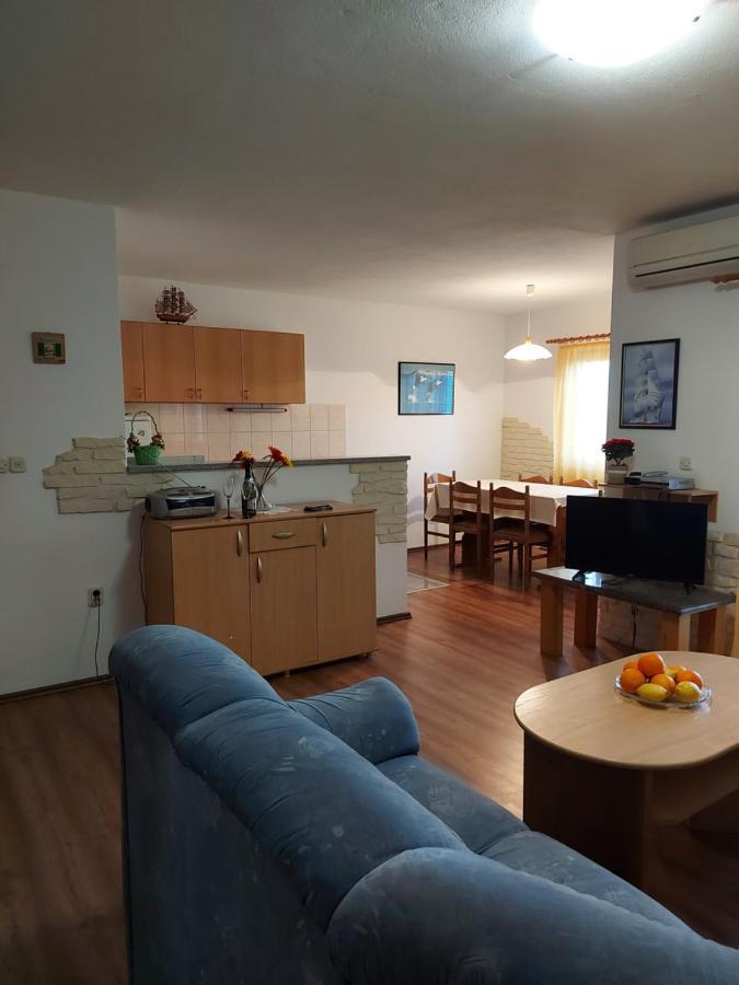 Apartmani Tatjana โอครูกกอร์นญี ภายนอก รูปภาพ